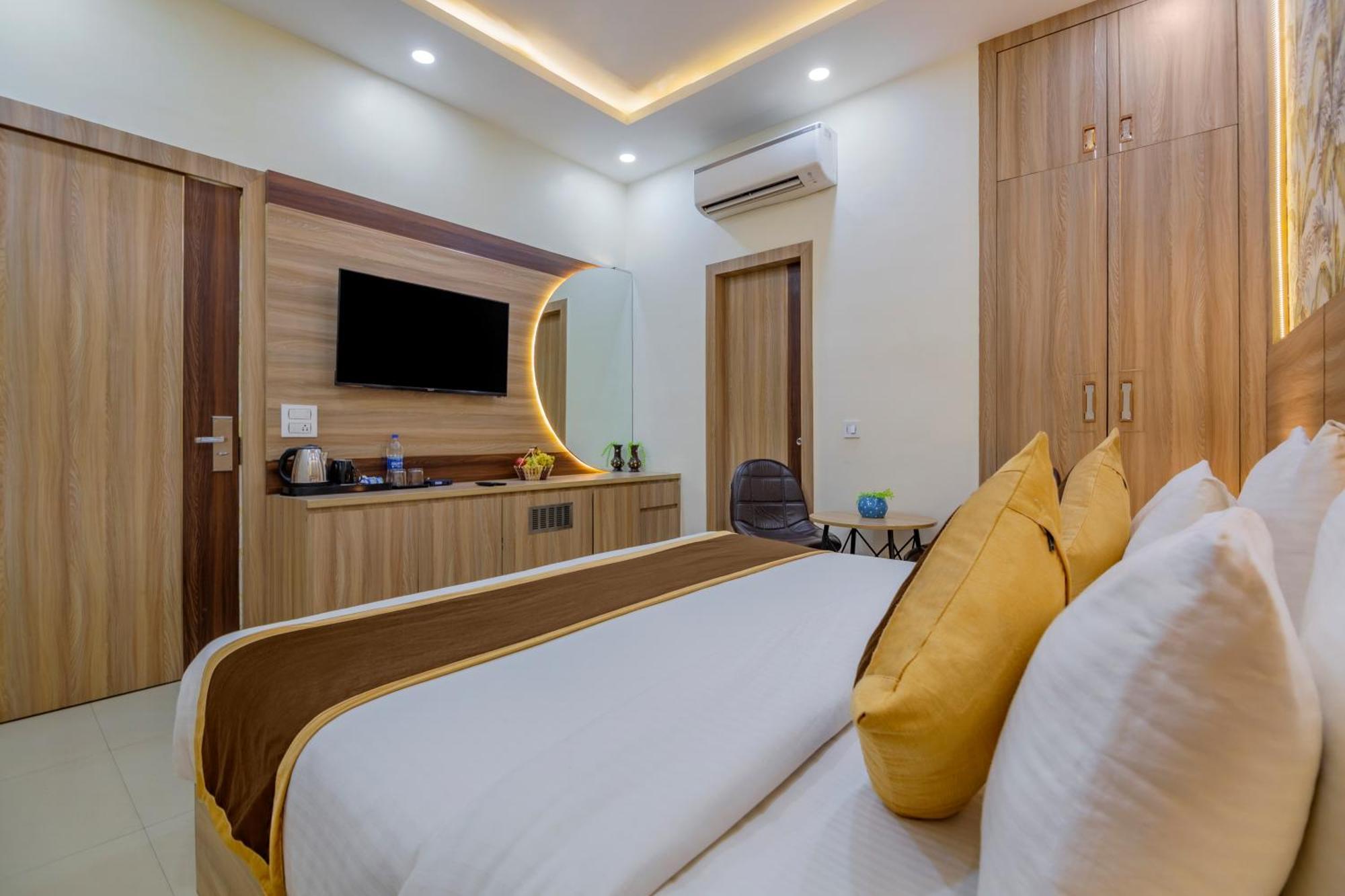 Shree Jee Hotel - Nit Фаридабад Екстериор снимка